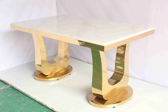 โต๊ะรับประทานอาหารหินอ่อนสีทองพร้อมเฟอร์นิเจอร์ภายในบ้าน U Base
