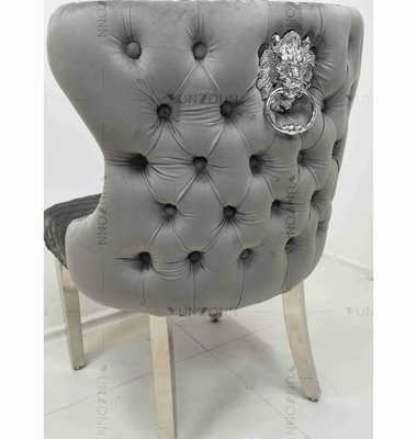 สีเทา Power Lion Buttoned Back เก้าอี้รับประทานอาหารเก้าอี้ห้องรับประทานอาหารเบาะขาสแตนเลสสีเงิน